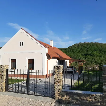 Kata Borhaz Vendeghaz Holiday home *