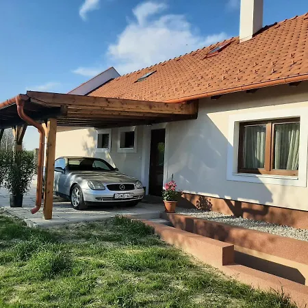 Kata Borhaz Vendeghaz Holiday home